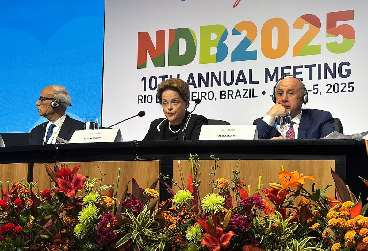 El banco de los BRICS impulsará las divisas locales sin aventurarse a una moneda propia