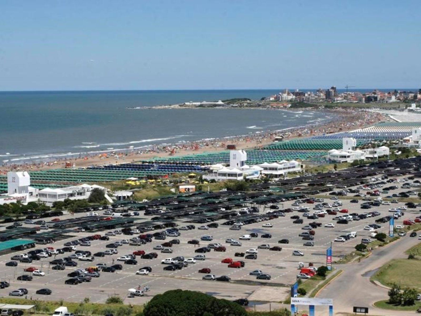 En medio de la ola polar, un balneario de Punta Mogotes ya le puso precio a las carpas de Mar del Plata para el verano