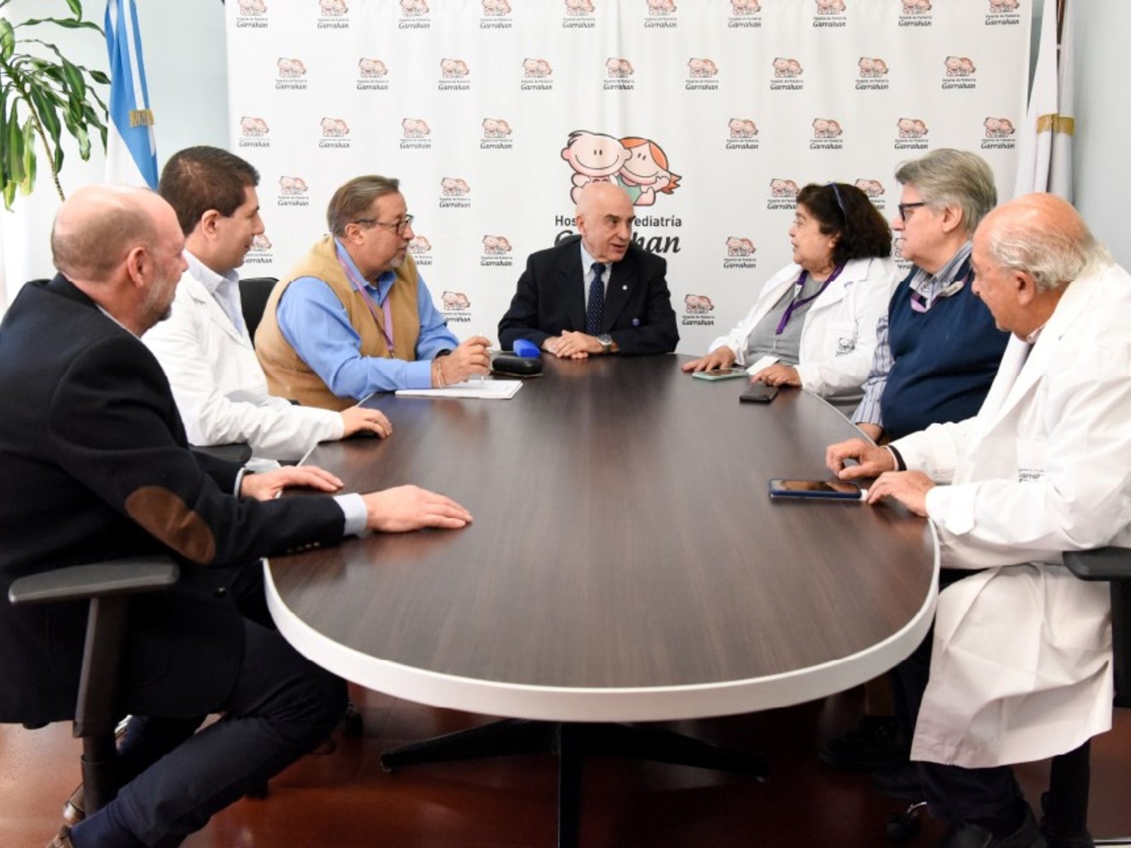 En medio del fuerte conflicto, el Gobierno intervino el Hospital Garrahan y cambió a su director médico