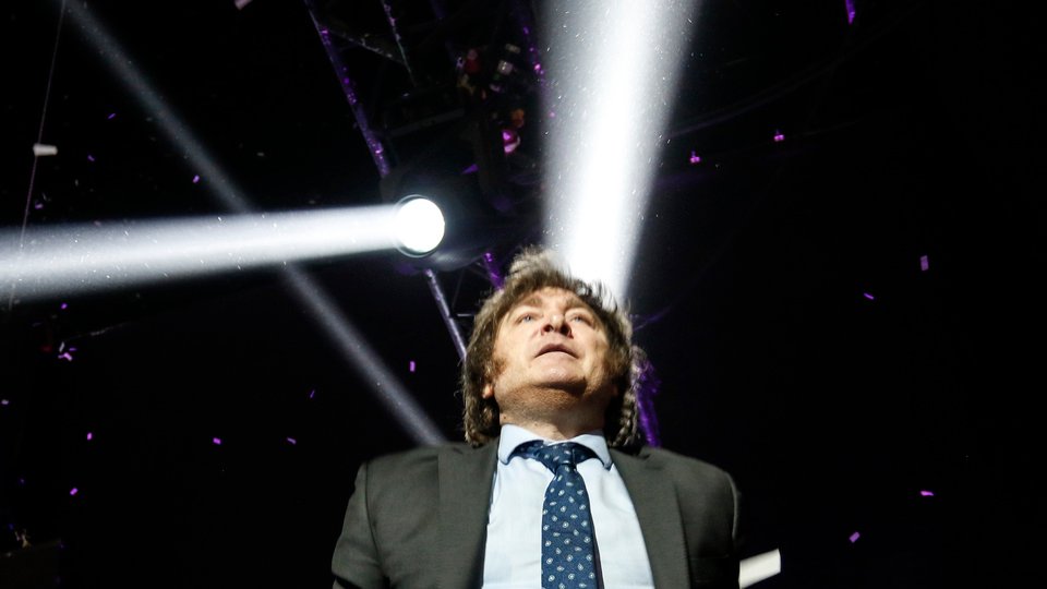 Freno económico y fuga de inversiones: el Financial Times dinamita el relato de Milei | «Peso fuerte, economía débil»