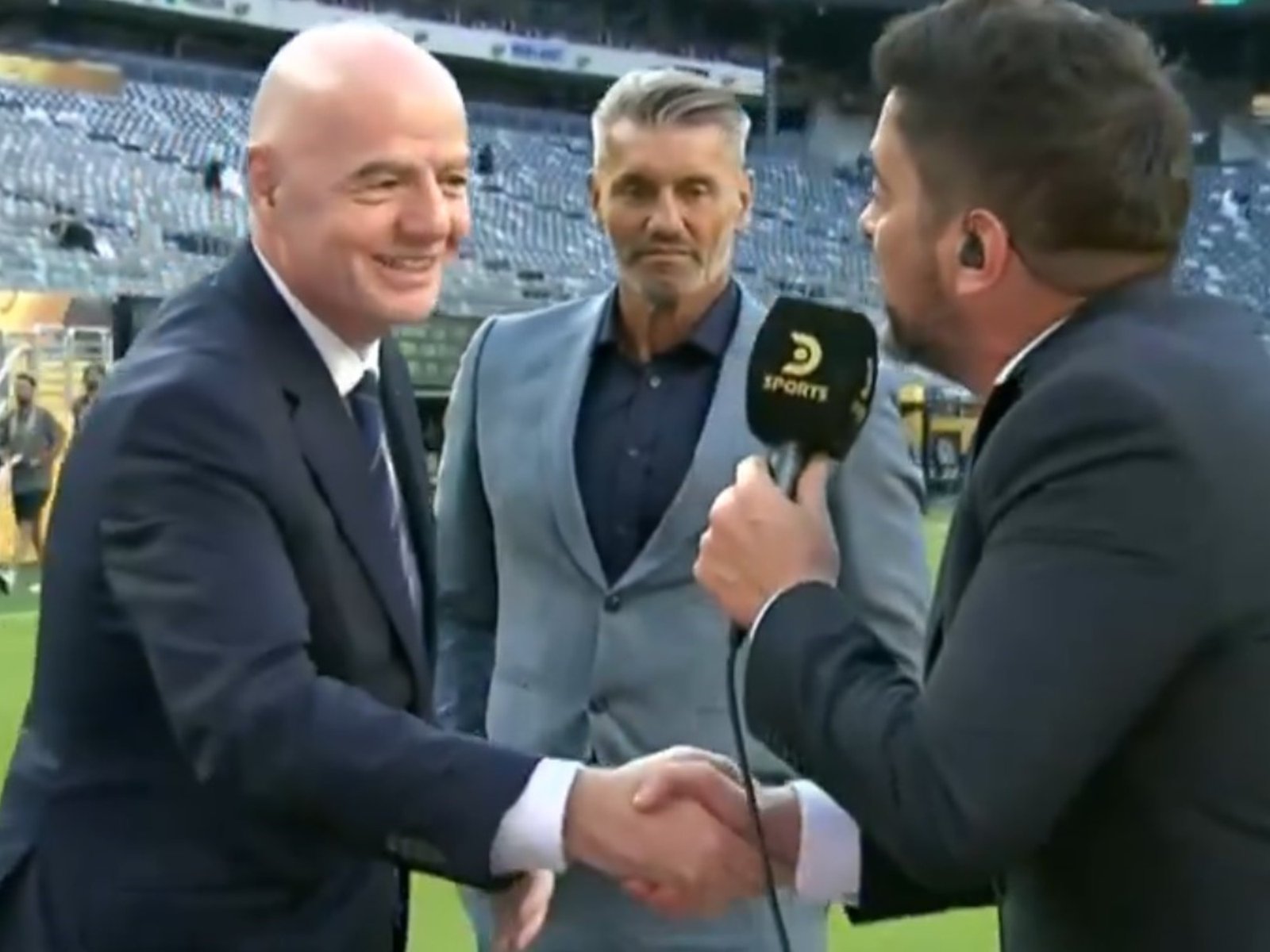 Gianni Infantino apareció en un móvil de TV en pleno Mundial de Clubes y Sergio Goycochea lo sorprendió con un inesperado pedido