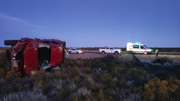 Grave vuelco en Ruta 3: Dos heridos trasladados a Trelew
