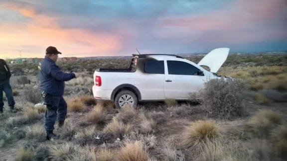 Hallan una camioneta robada con signos de intento de incendio