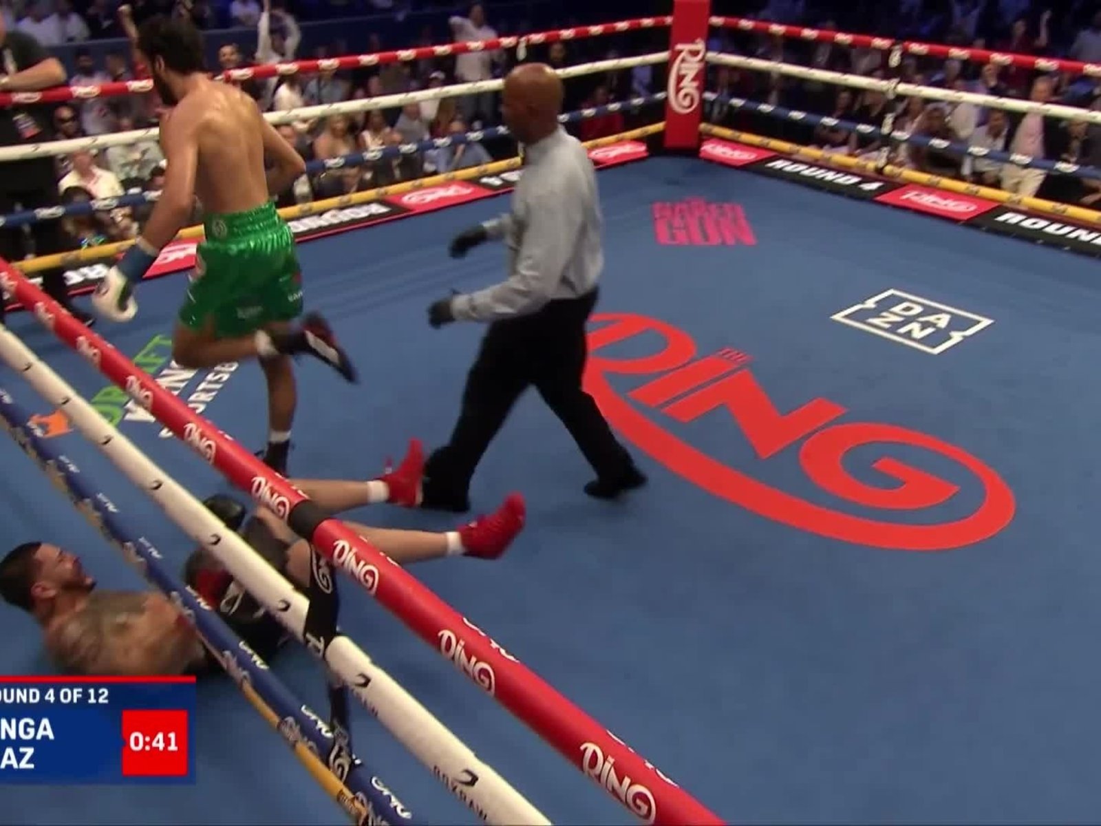 Hamzah Sheeraz hizo la pelea de su vida y destrozó a Edgar Berlanga con un terrible nocaut que obligó a frenar la pelea