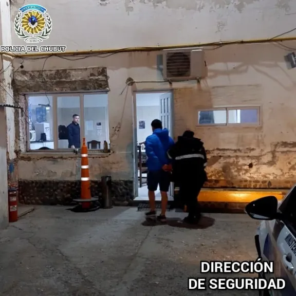 Intentó espiar una casa y terminó detenido por el dueño