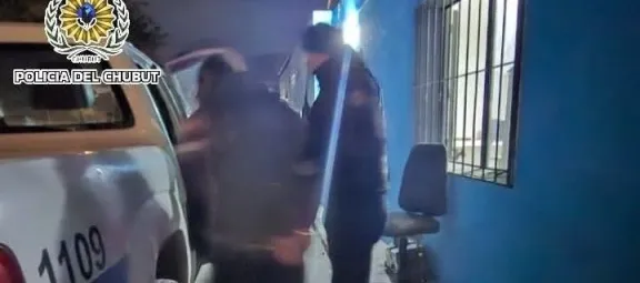 Intentó irrumpir en la casa de su ex y terminó detenido por tener pedido de captura