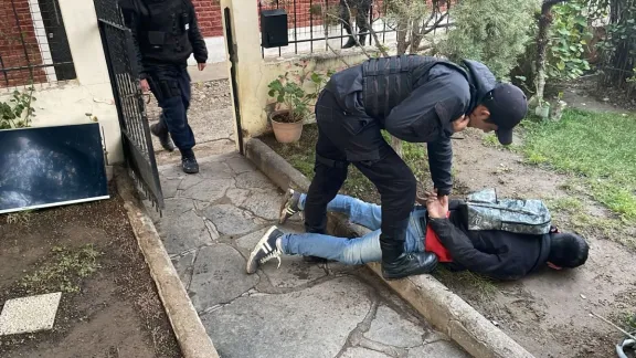 Intentó robar un televisor saltando techos y fue detenido
