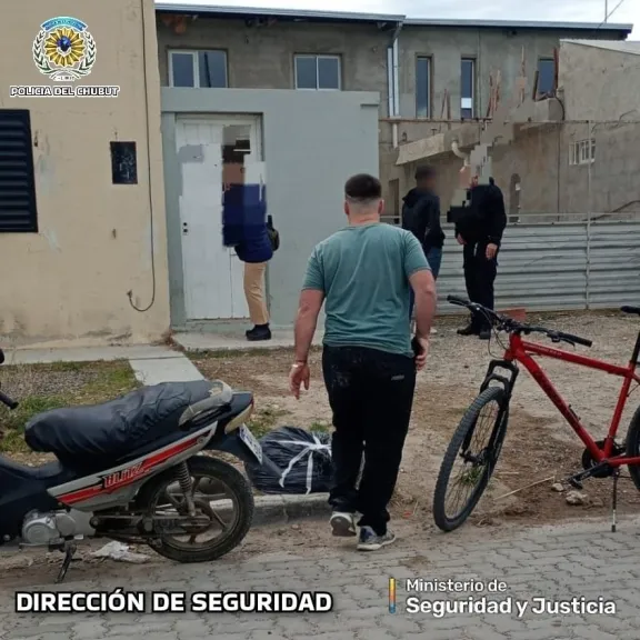 Intentó robar una moto en pleno mediodía y fue reducido por el dueño