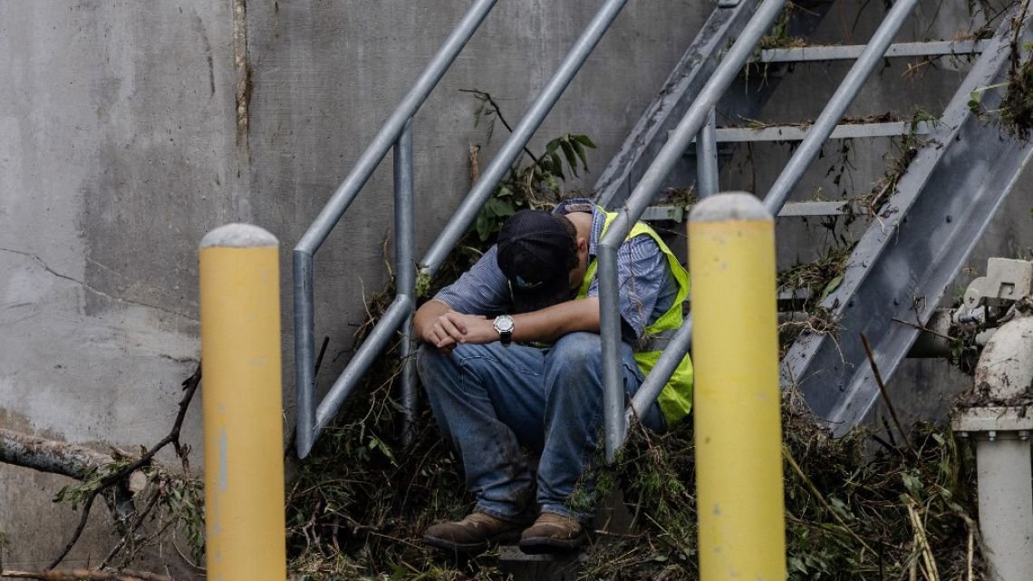 Inundaciones en Texas: todo es dolor, lágrimas, y el incansable trajinar de los equipos de rescate