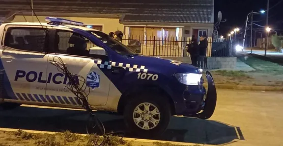 Investigan daños y presunto abuso de arma a inmueble en Puerto Deseado