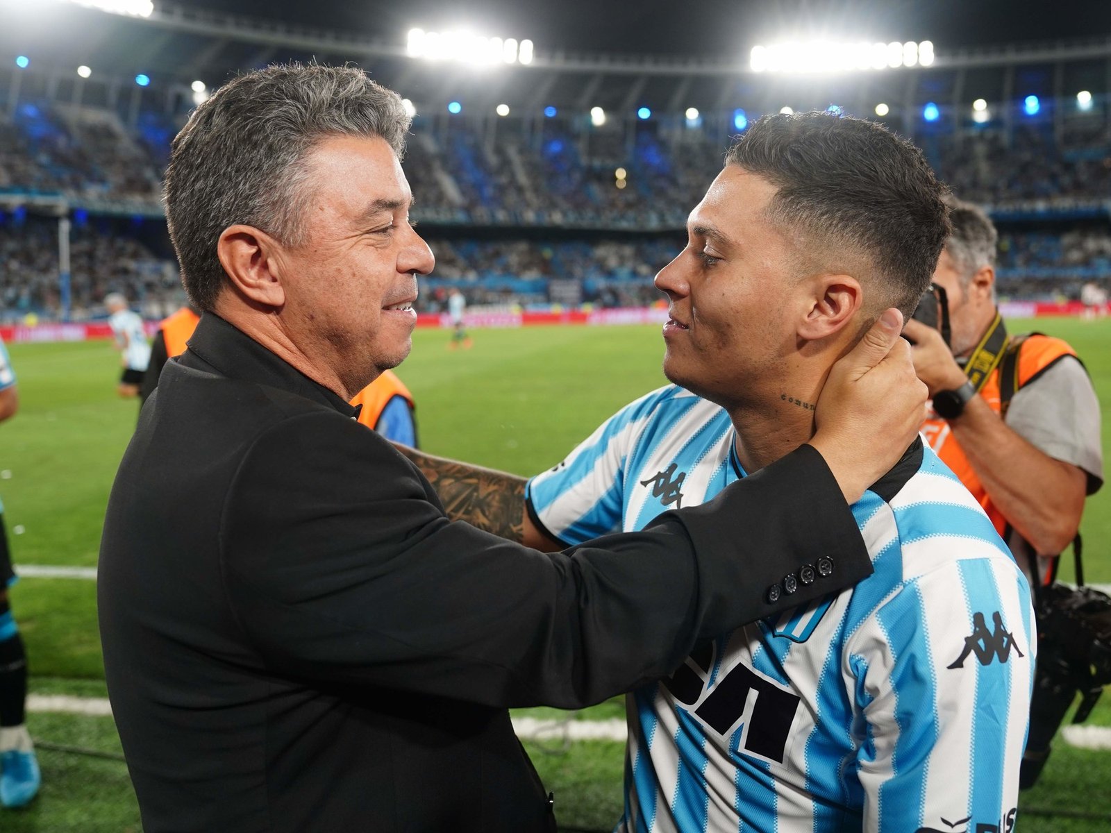 Juanfer Quintero llegó al país a la madrugada y se reencuentra con Gallardo en River
