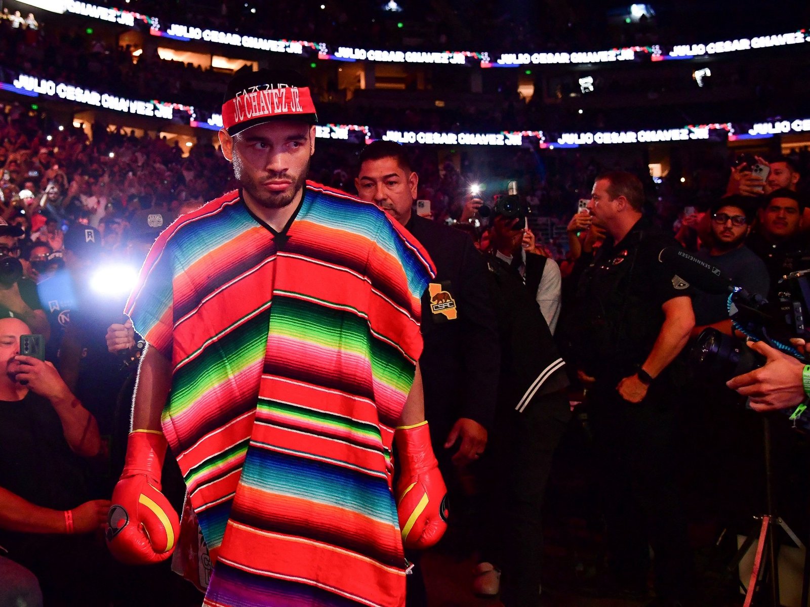 Julio César Chávez Jr. fue arrestado en Los Ángeles por el ICE después de pelear con Jake Paul y es acusado de estar “afiliado al Cartel de Sinaloa”