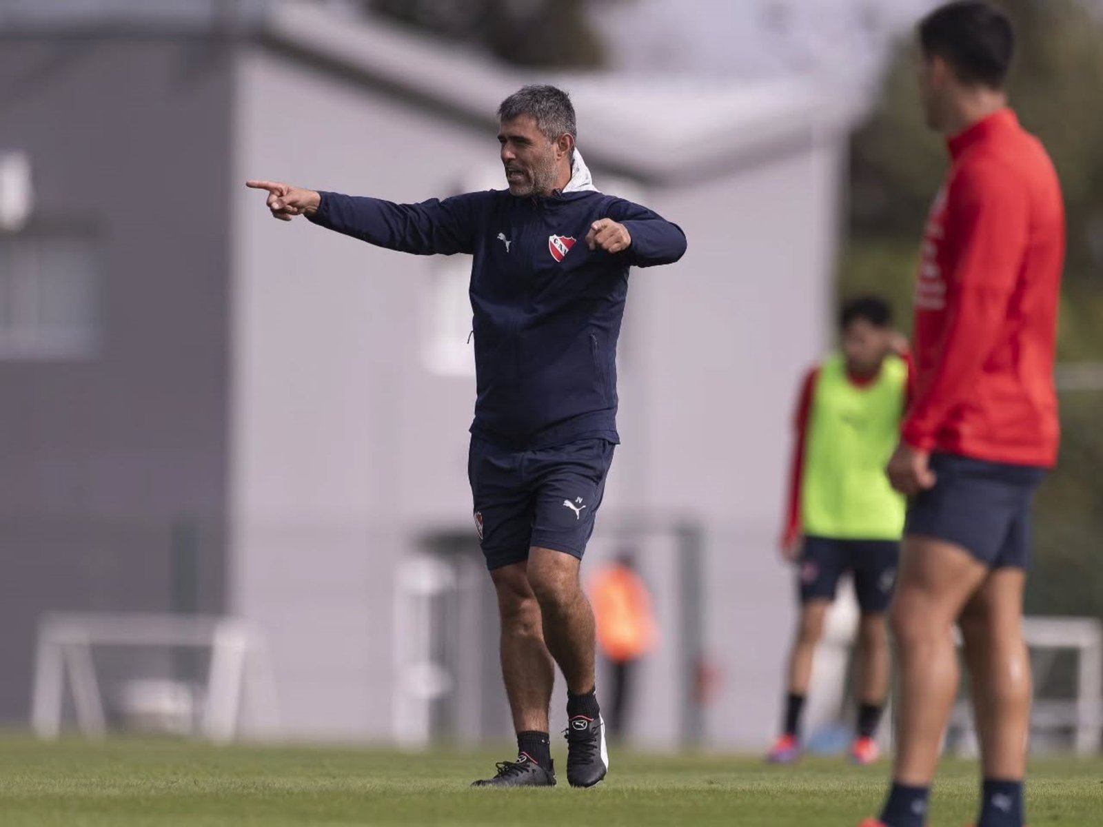 Julio Vaccari quiere un "tres" y en Independiente le apuntan a un jugador que quedó relegado en Boca
