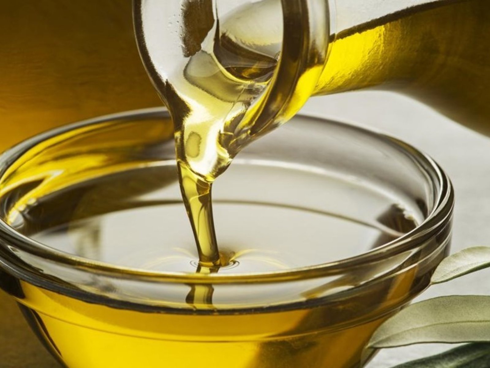 La ANMAT prohibió la venta de tres marcas de aceite de oliva y una de azúcar