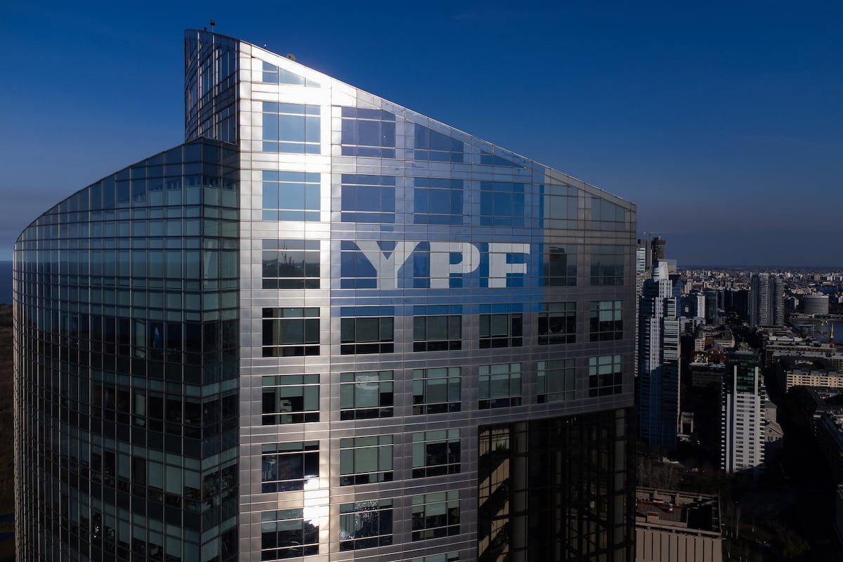 La Cámara de Apelaciones de Estados Unidos suspende temporalmente la orden de entregar las acciones de YPF