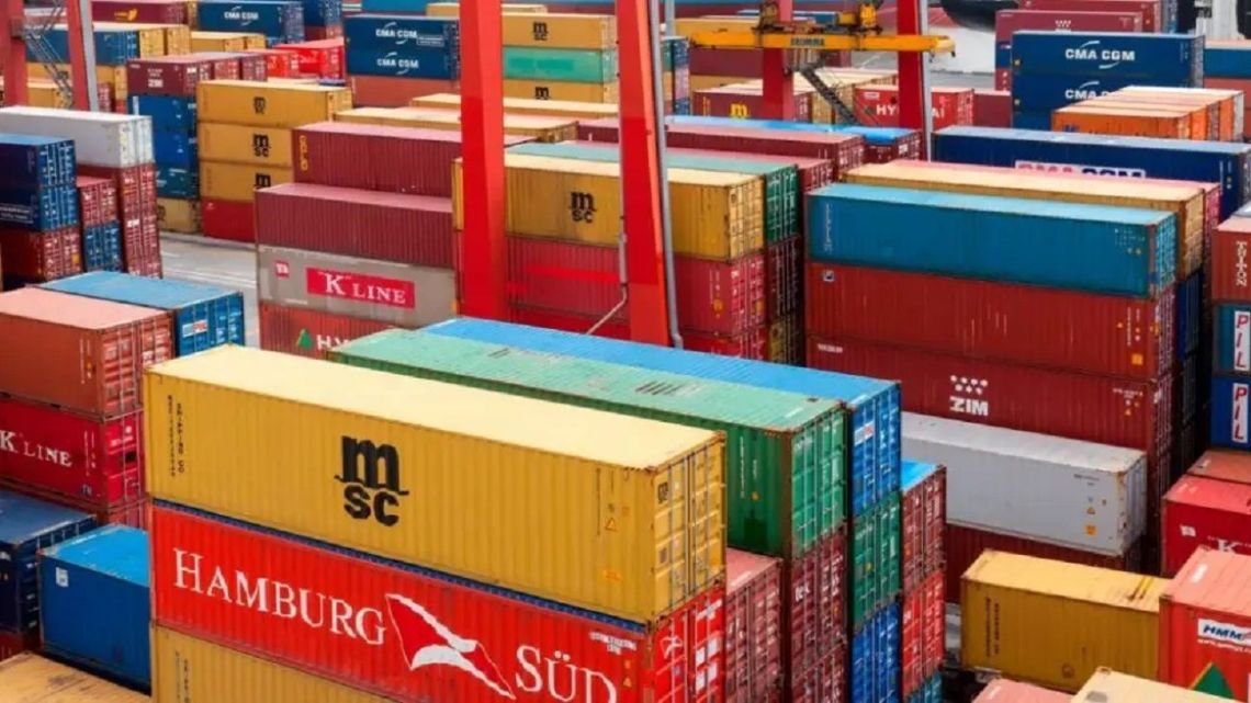 La balanza comercial anotó un superávit de US$ 906 millones, el más alto del año