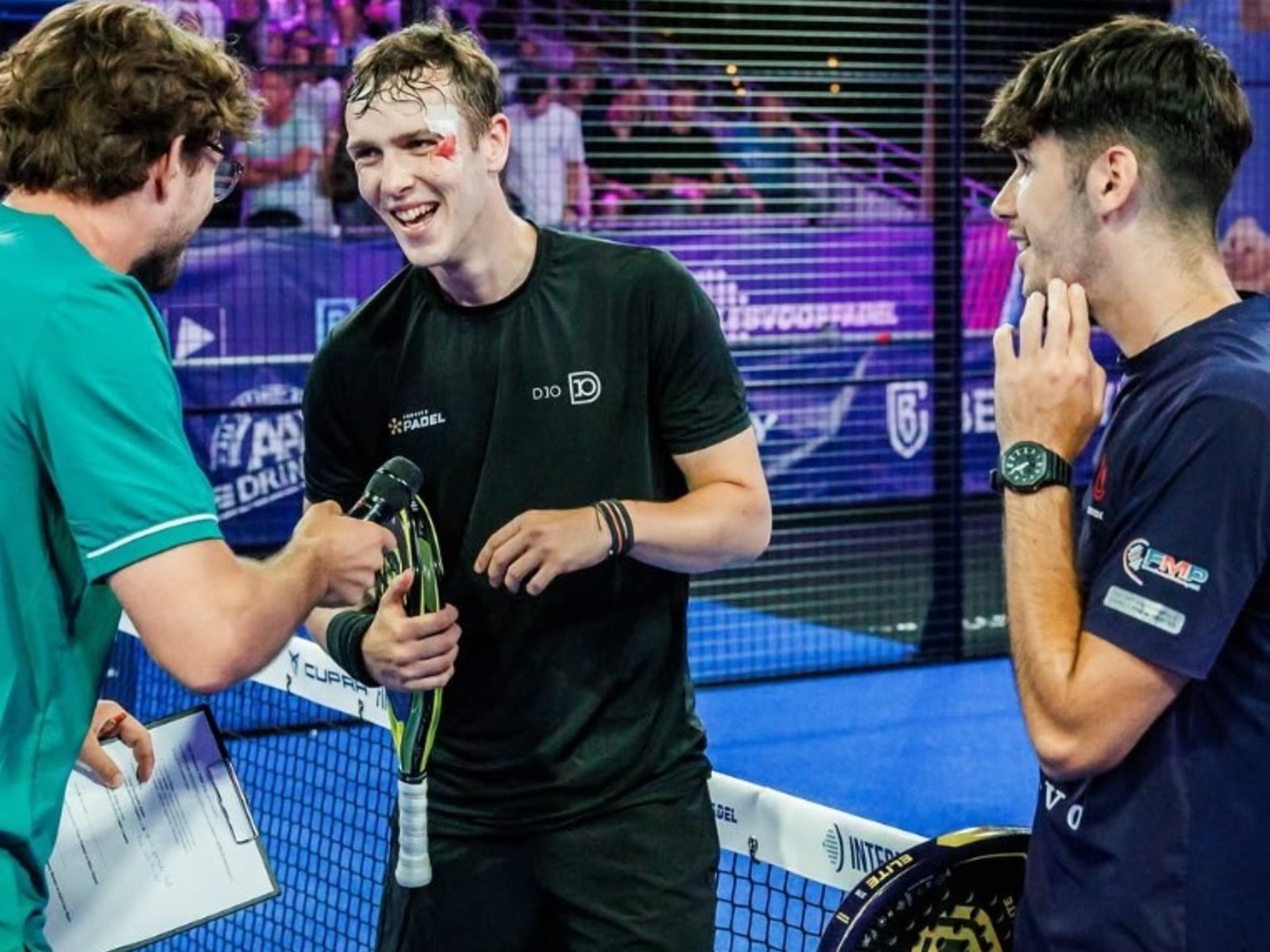 La increíble secuencia en un partido de pádel en Países Bajos: al rival se le escapó la paleta, le pegó en la cabeza y fue campeón