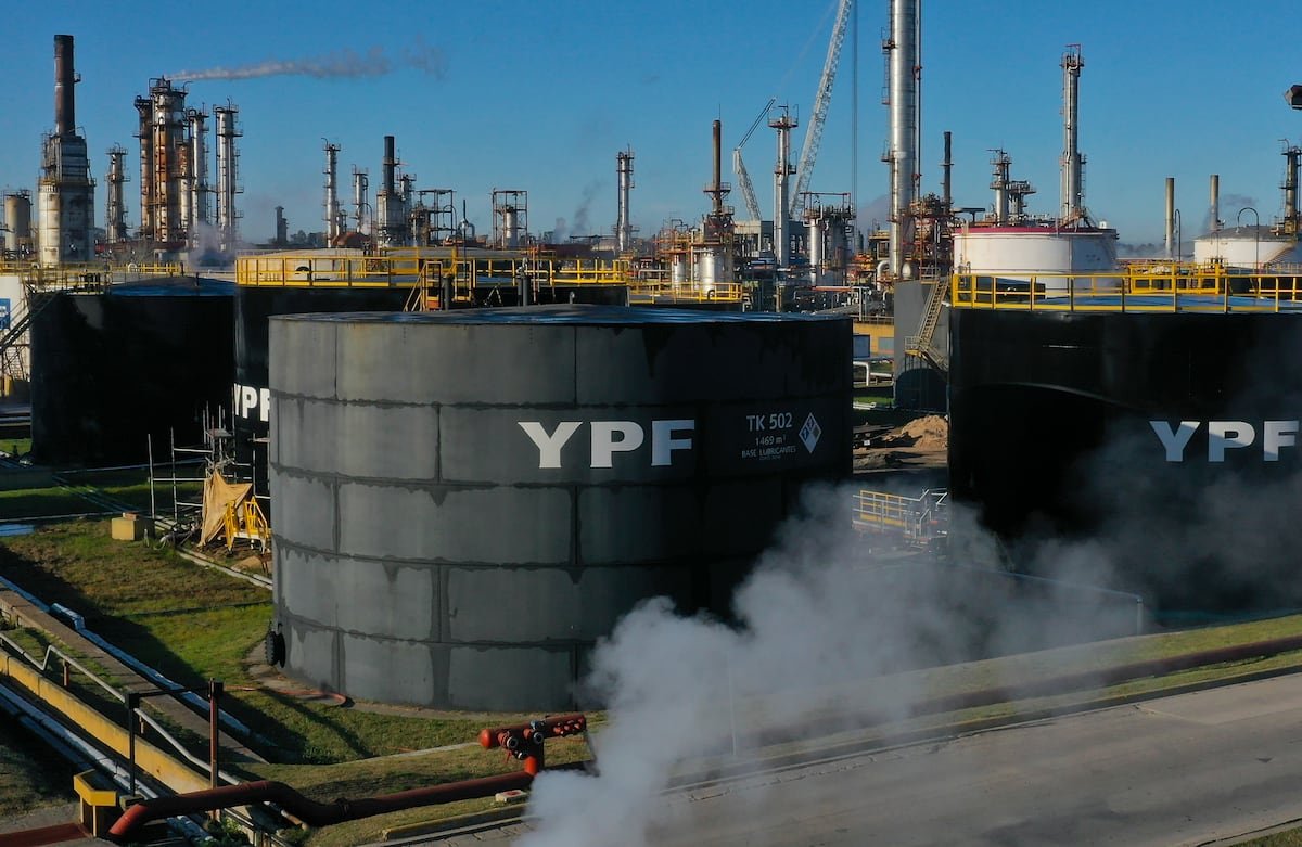 La justicia de Estados Unidos da tres días a Argentina para que entregue sus acciones de YPF