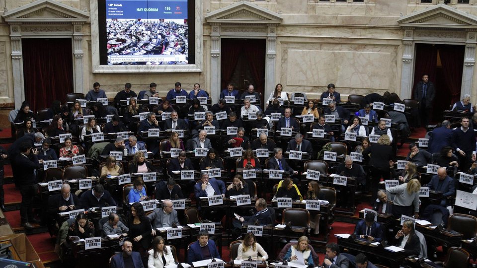 La oposición aprovecha la debilidad de Milei en el Congreso y arremete con los proyectos contra la motosierra | Se viene una semana clave en el Senado y en Diputados