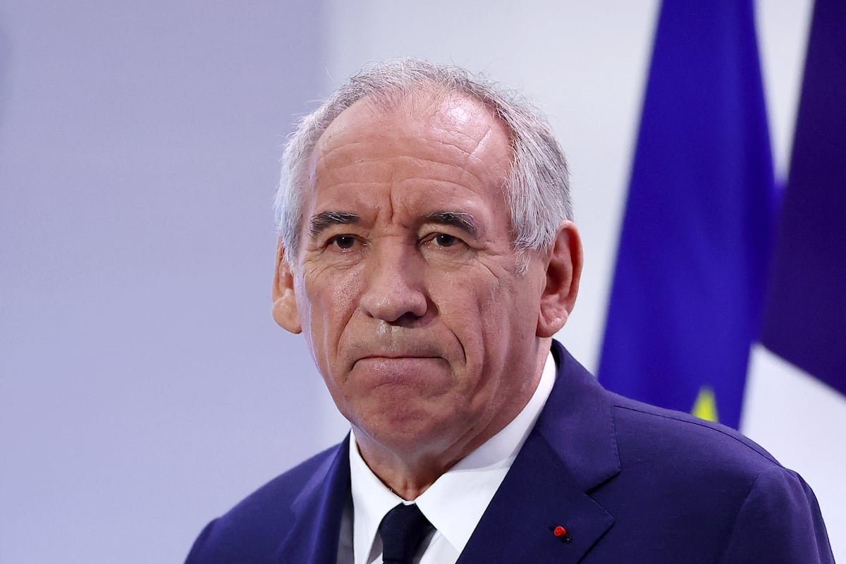 La oposición francesa amenaza a Bayrou con una moción de censura por los recortes mientras los sindicatos planean movilizaciones | Internacional
