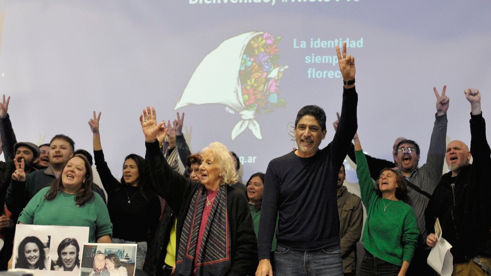Las Abuelas encontraron al Nieto 140: «La verdad vuelve a imponerse al olvido y florece la identidad» | Nació en 1977 en un campo de concentración de Bahía Blanca