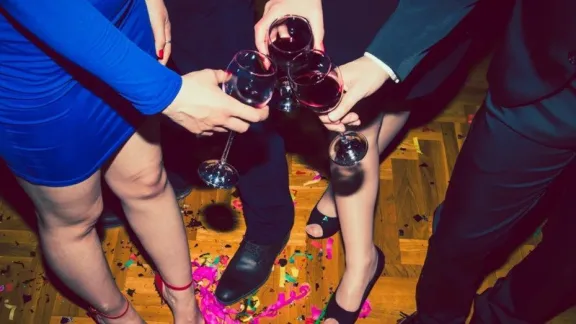 Le negó un vino en un cumpleaños y casi lo mata: le dieron 9 años