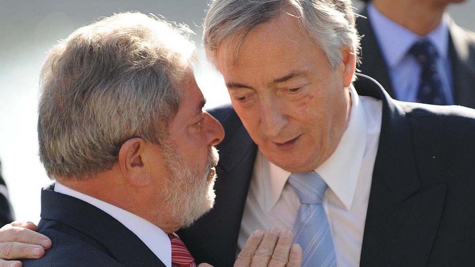 Lula, de un abrazo a otro