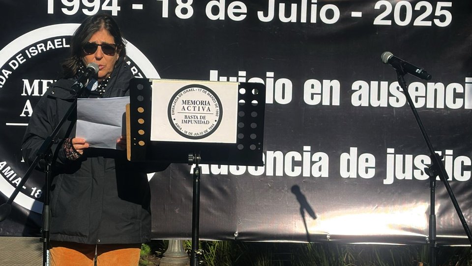 Memoria Activa: un aniversario diferente del atentado contra la AMIA | "Juicio en ausencia, ausencia de justicia", la consigna central