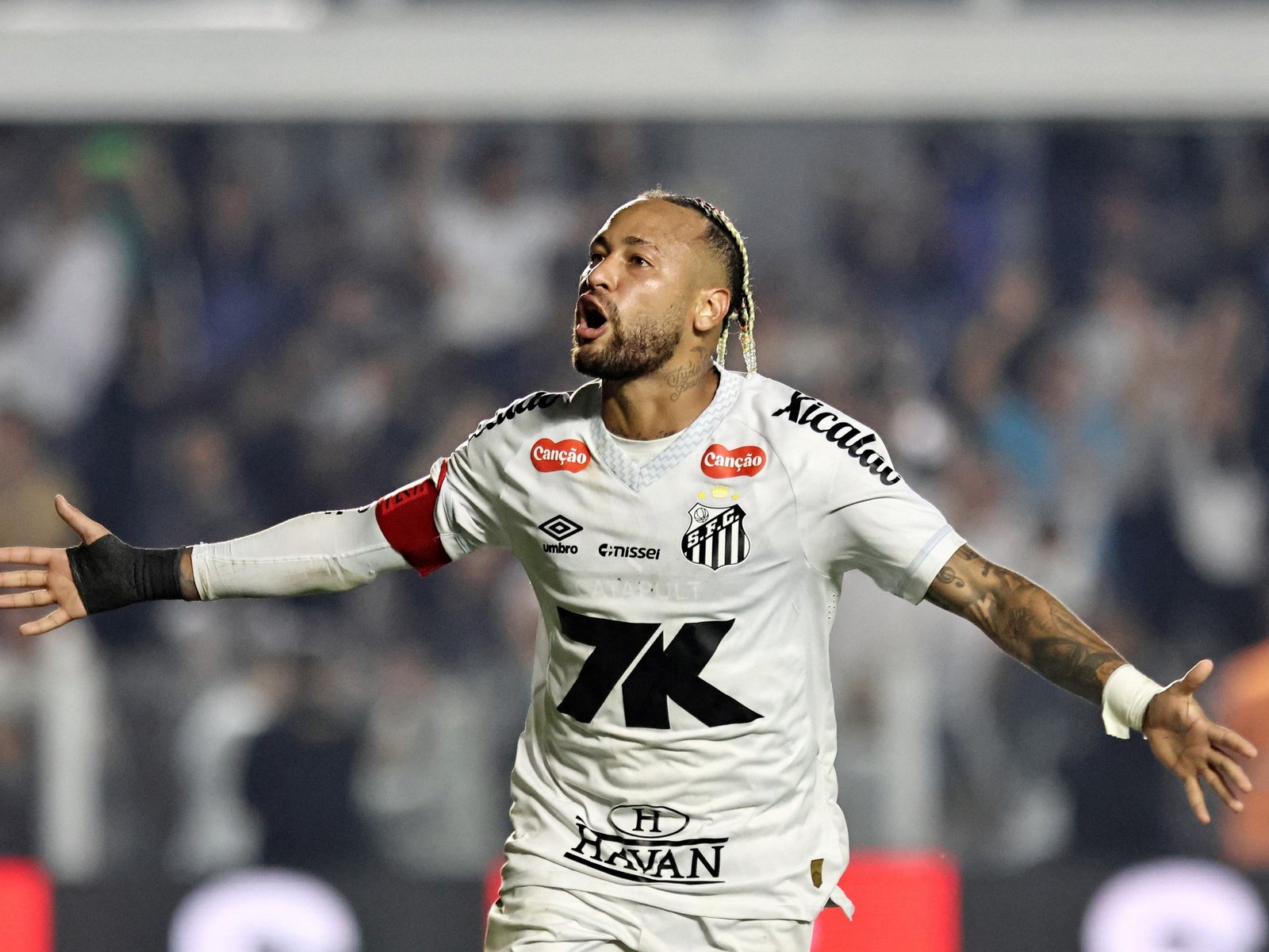 Neymar anoto su primer gol en el Brasileirao y le dio la victoria al Santos ante el poderoso Flamengo