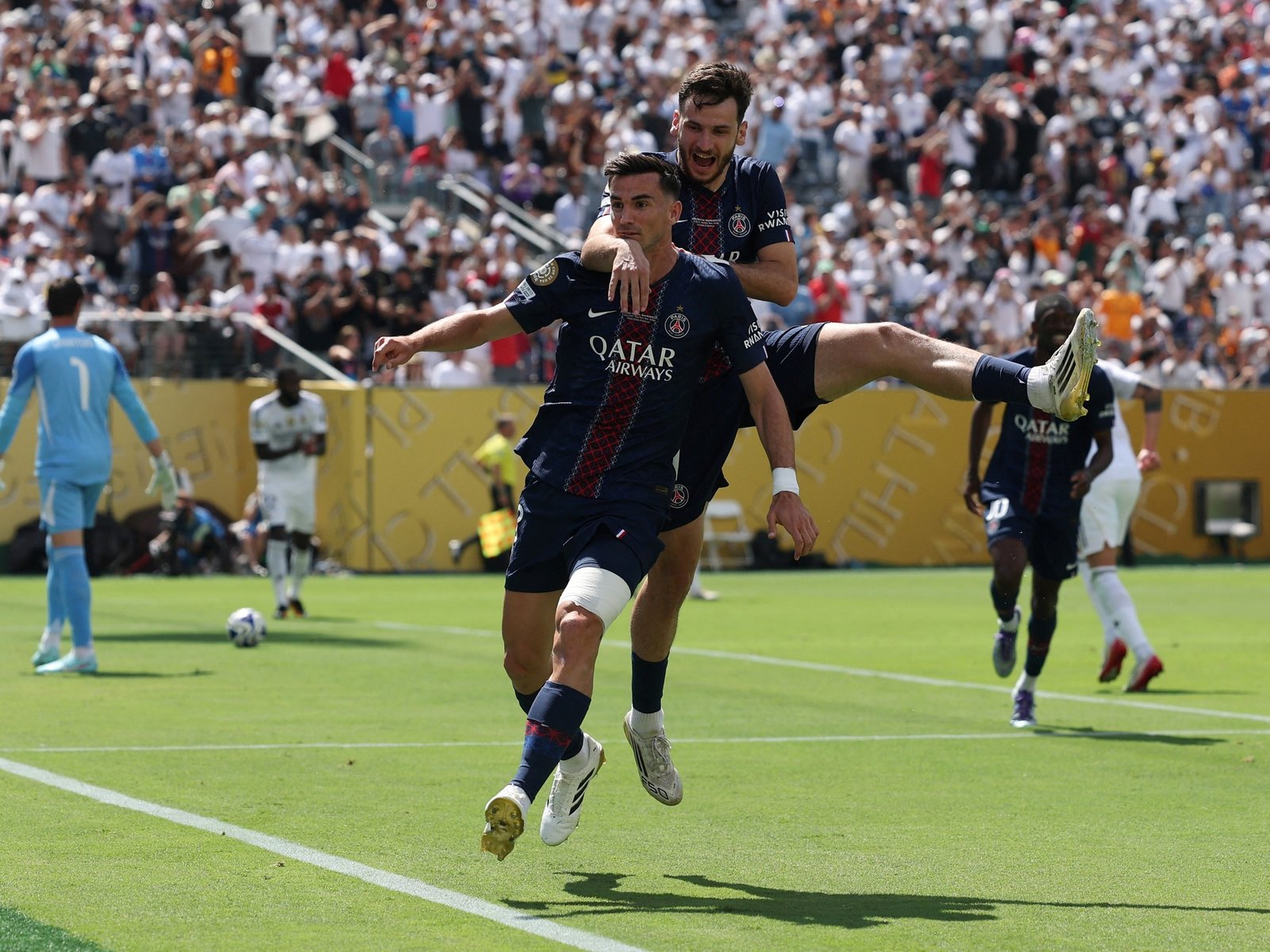 PSG fue una máquina, aprovechó al máximo los errores del Real Madrid y lo goleó para ser finalista del Mundial de Clubes