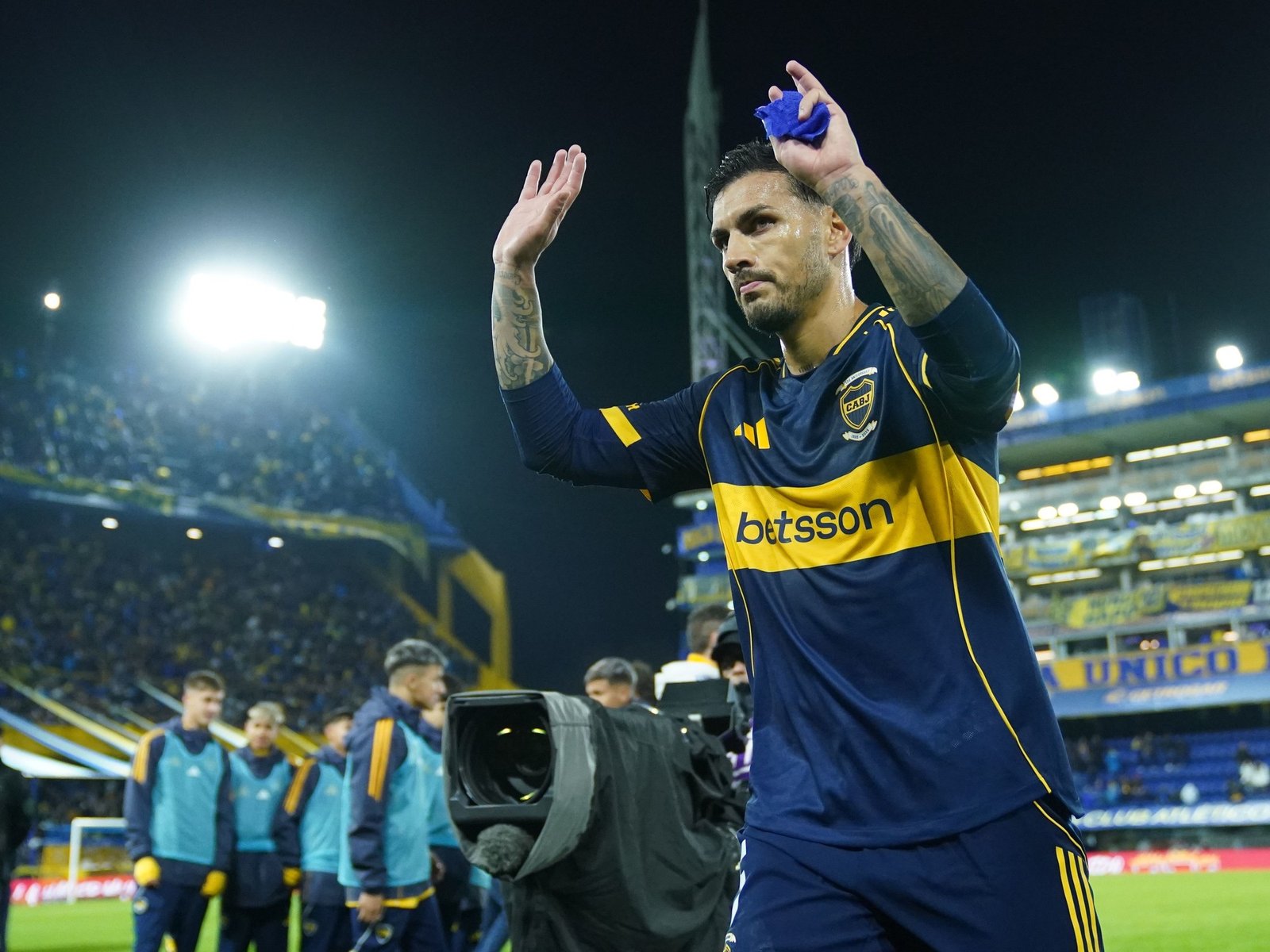 Paredes, con poco, fue el mejor de un equipo que está en pausa