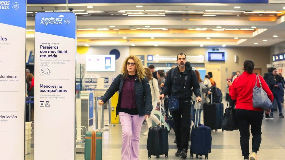 Paro de pilotos en vacaciones de invierno: cómo afectará a los vuelos del 19 de julio  | La medida es en rechazo a un decreto del Gobierno