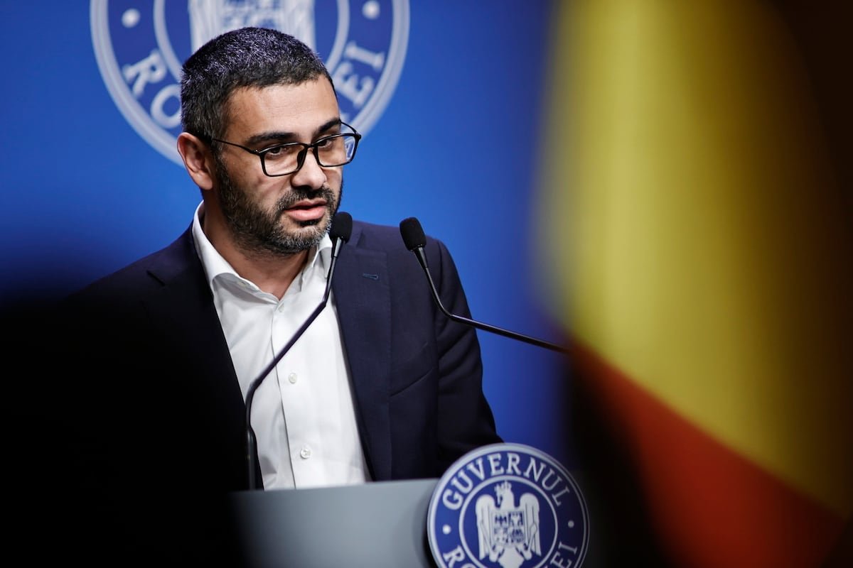 Petre-Florin Manole: Rumania nombra un ministro romaní, el primero de la UE: “En la escuela una profesora me dijo: ‘Eres inteligente, lástima que seas gitano” | Internacional