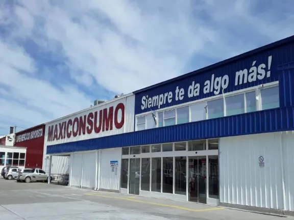 Robo en Maxiconsumo: tres sujetos armados sustrajeron dinero del comercio
