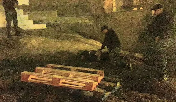 Robó pallets de una empresa y golpeó a un policía al ser detenido