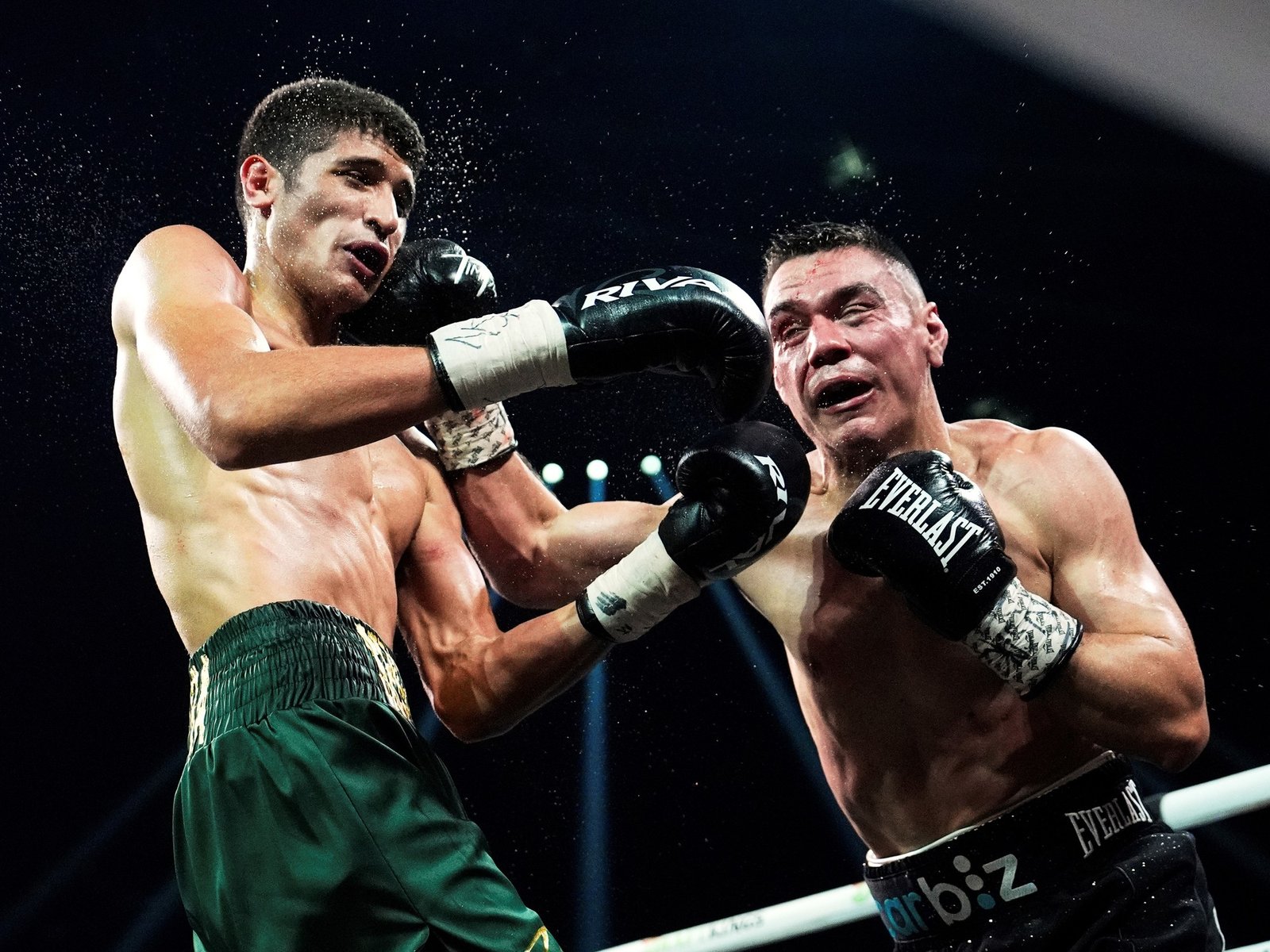 Sebastian Fundora fue un infierno para Tim Tszyu, que terminó noqueado de pie, tras una batalla de golpes, destrucción y sangre