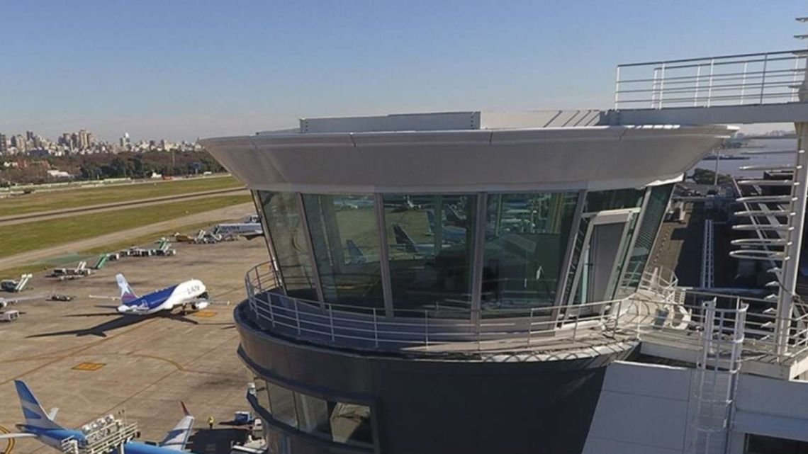 Sin acuerdo con el gobierno, habrá paro de controladores aéreos hasta que terminen las vacaciones de invierno