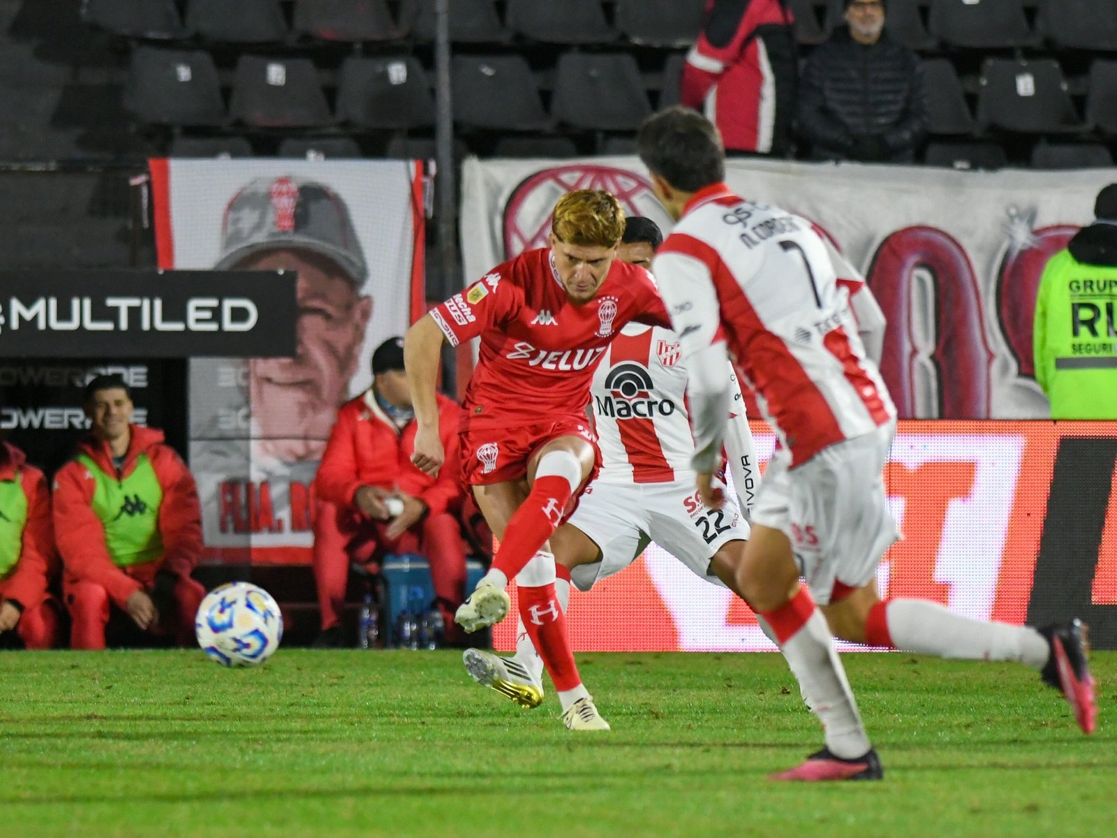 Sin goles en los 90 y con tres penales fallados al principio de la tanda, Huracán le ganó a Instituto y sigue en carrera en la Copa Argentina