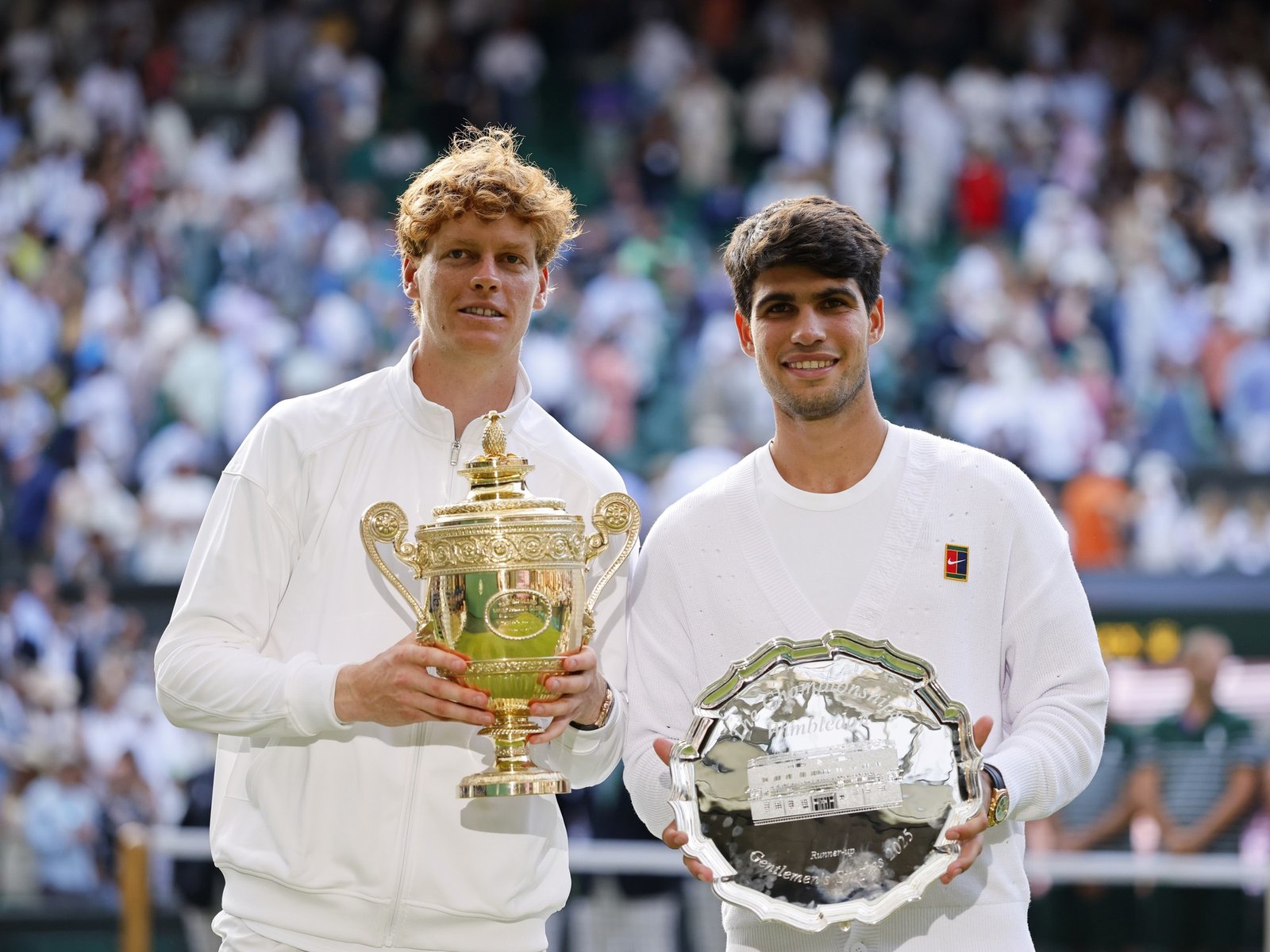 Sinner aprovecha la victoria en Wimbledon por partida doble y se aleja más de Alcaraz