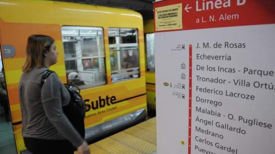 Subte B: levantan molinetes en apoyo a los trabajadores del Hospital Garrahan | Durante una hora