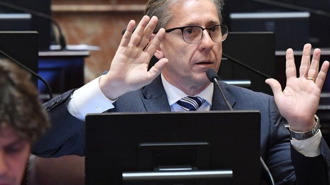 Tensión en el Senado: Vischi confirmó una relación «ríspida» con el Gobierno