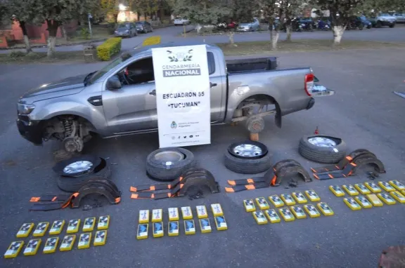 Transportaba casi 50 kilos de cocaína ocultos en los neumáticos de una camioneta