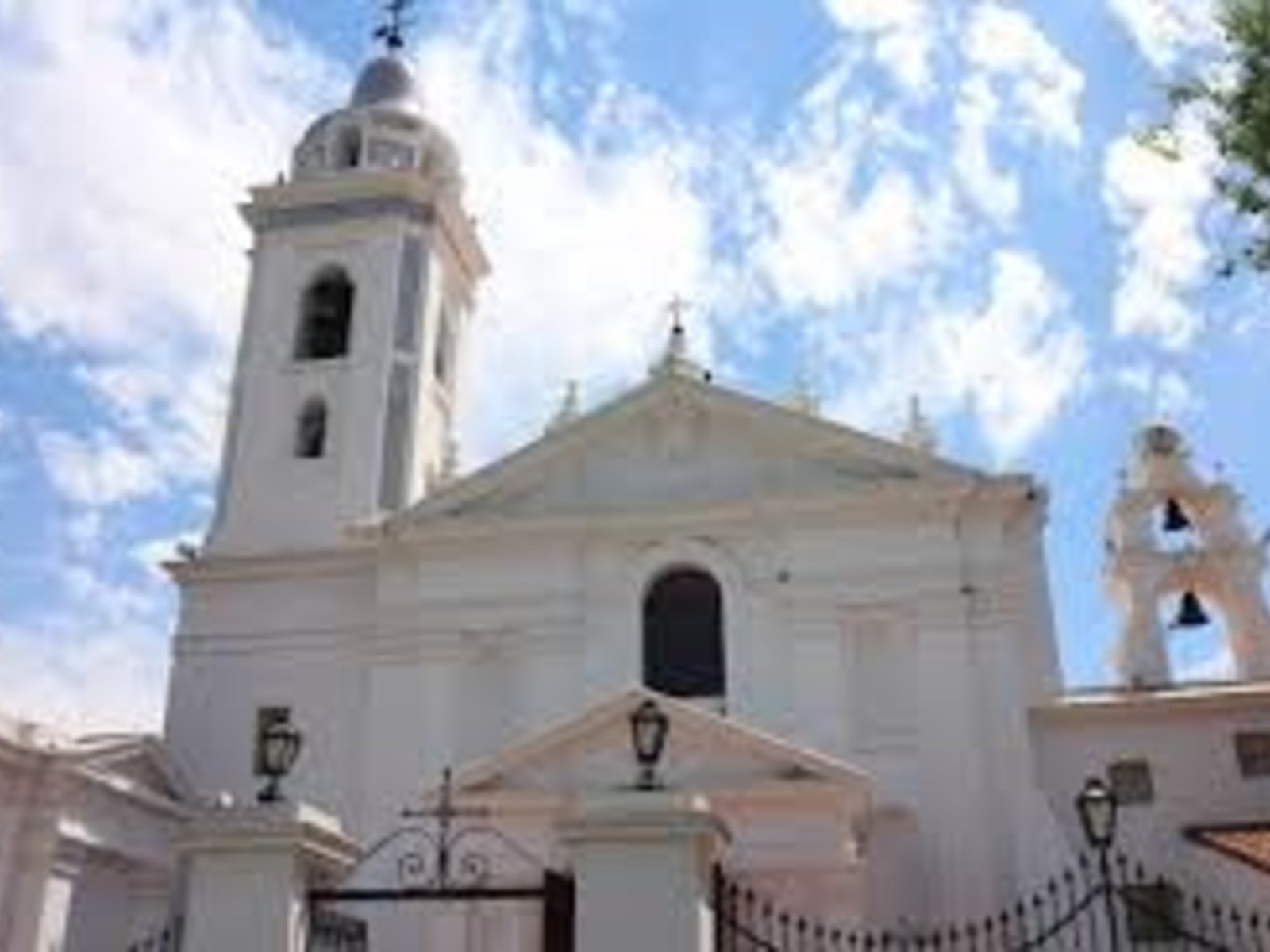 Tras la renuncia de la Iglesia al aporte estatal, creció fuerte la contribución de los fieles