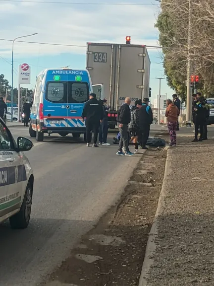 Un camión atropelló a una persona entre Hipólito Yrigoyen y Juan. B. Justo