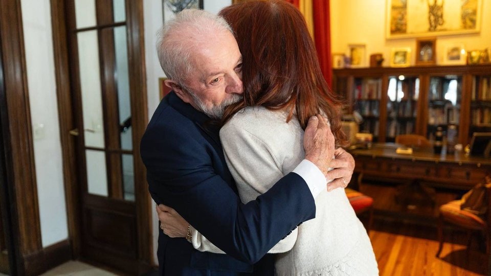 Un encuentro, un abrazo y un acto político de solidaridad | El presidente Lula da Silva se reunió con la expresidenta Cristina Fernández de Kirchner