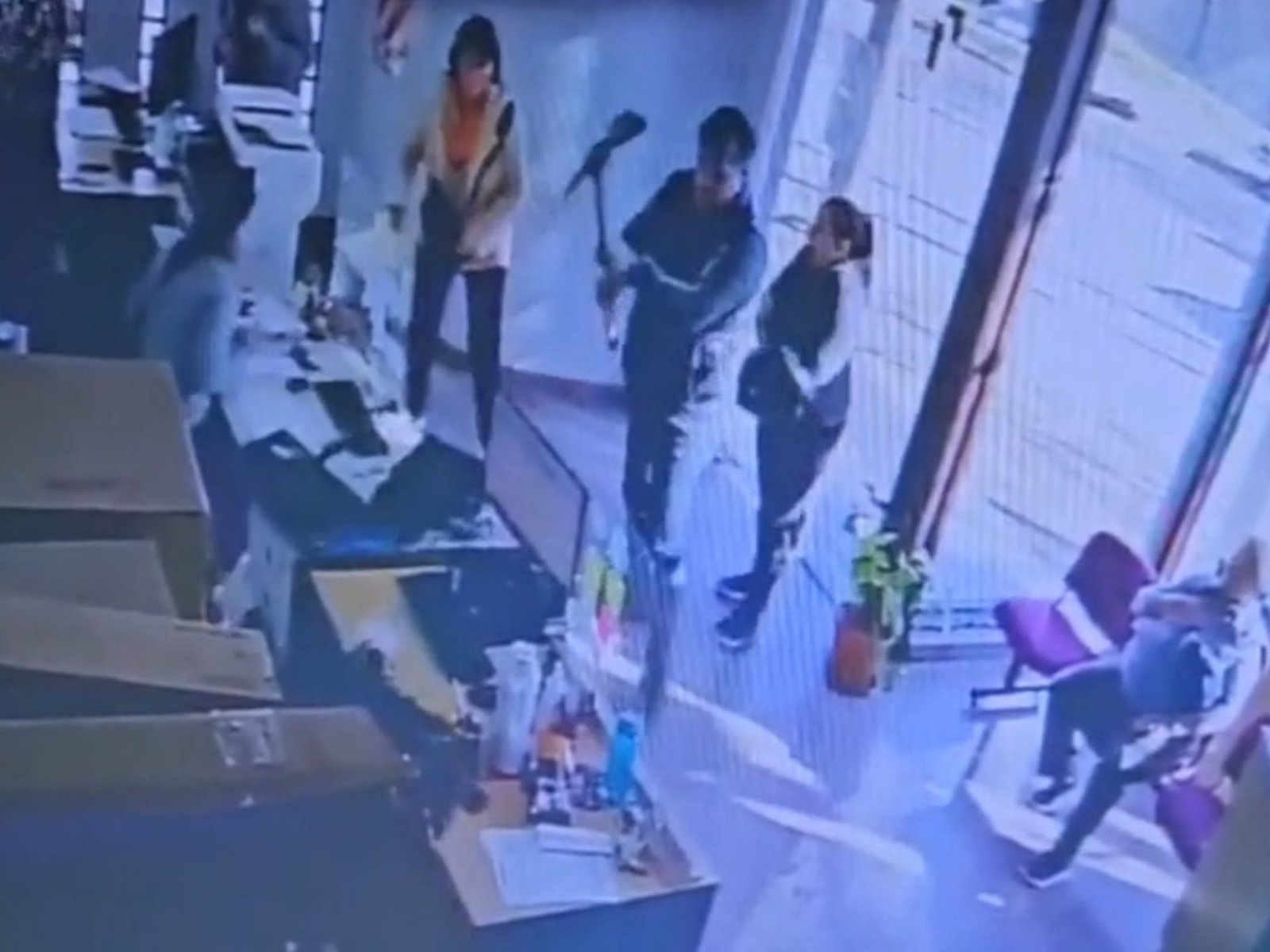 Un hombre destrozó la oficina de la empresa estatal de energía de Santa Fe tras reclamar por un artefacto quemado
