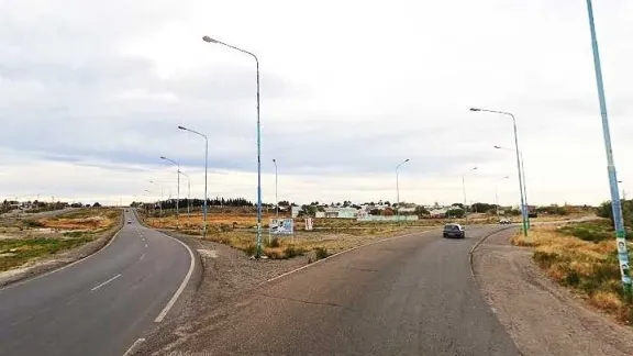 Un joven le pidió la moto a la hermana que es policía y se mató chocando una palma de luz mientras era seguido por la mujer