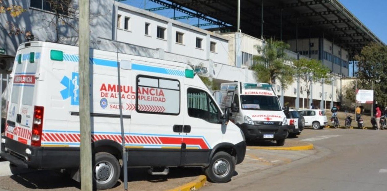 Una chica de 13 años quiso defender a su mamá de un ataque de su ex y recibió ocho puñaladas: está grave