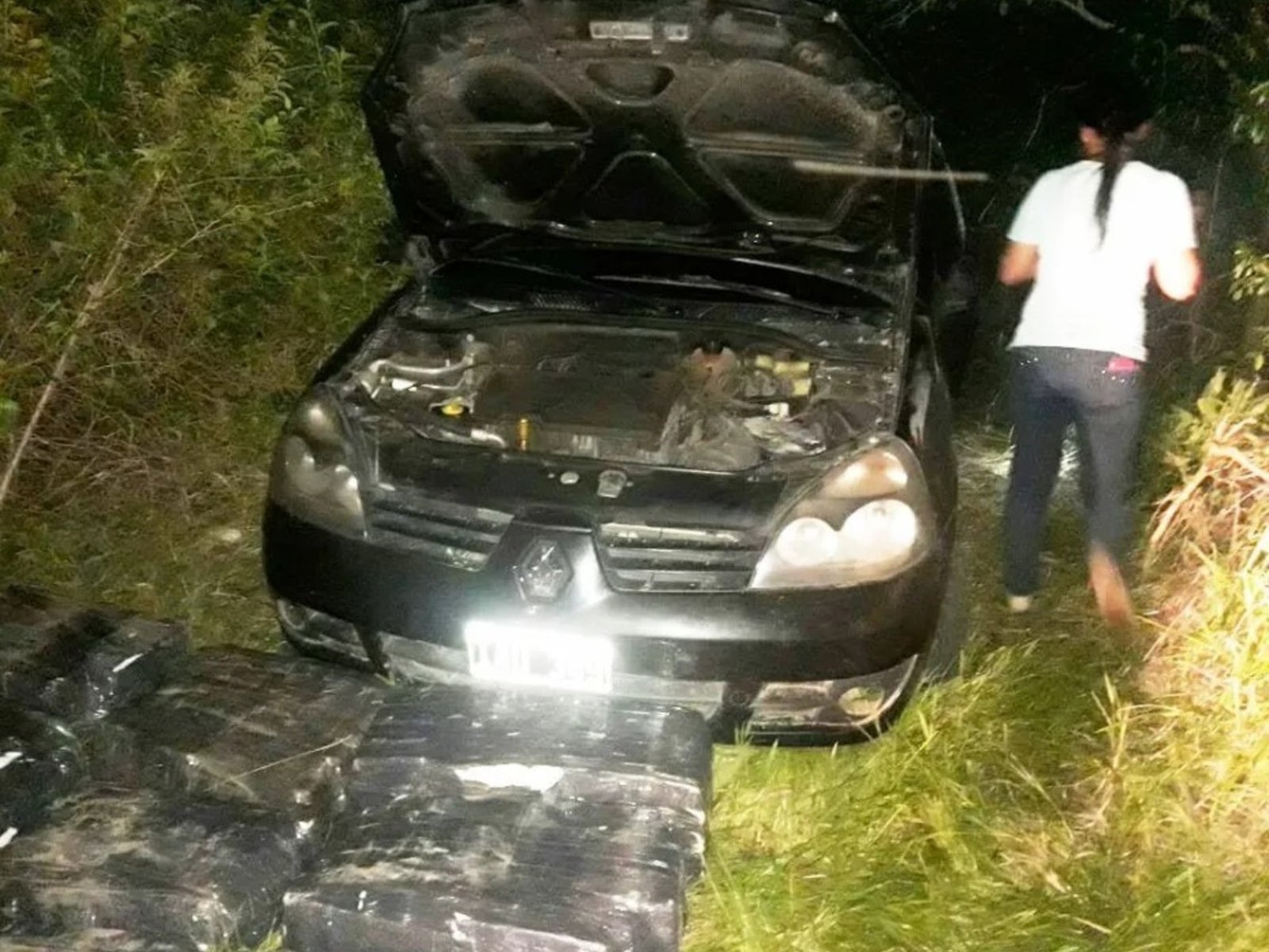 Una mujer policía abandonó su auto con casi 500 kilos de marihuana y a los cinco días denunció que se lo robaron