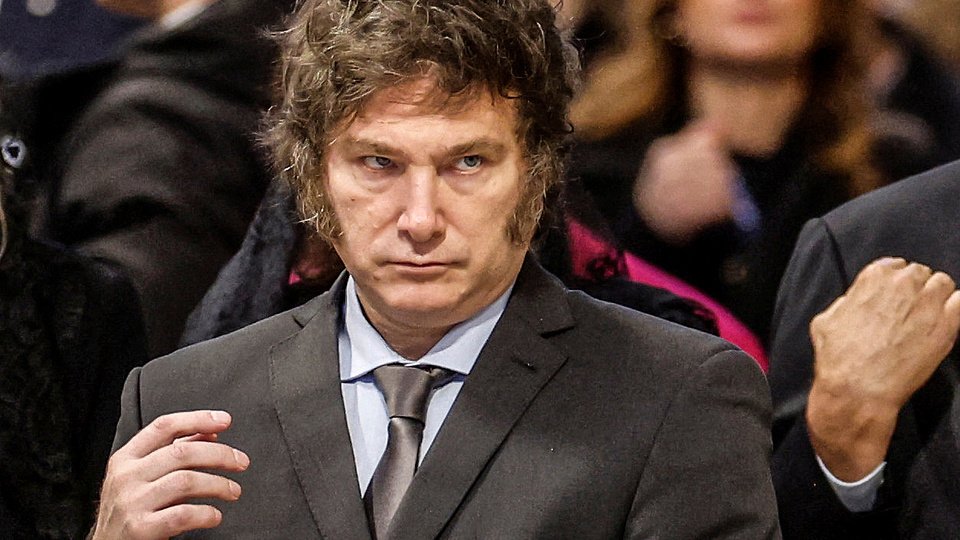 Una nueva encuesta marca que casi el 57% desaprueba la gestión de Javier Milei | El antimileismo supera por más de 8 puntos al antikirchnerismo